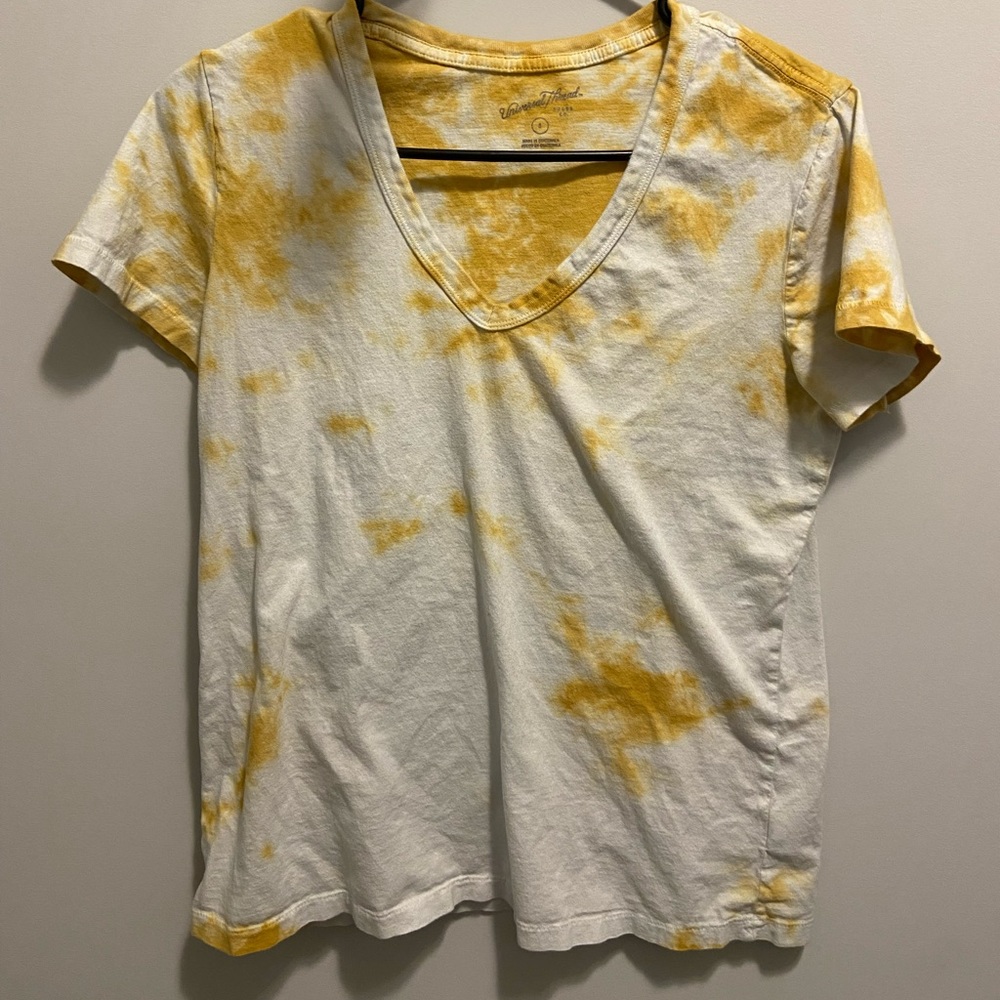 Mustard tie dye V-neck!
